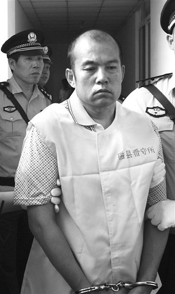 王書金前日被帶往邯鄲中院受審。 新華社發(fā)