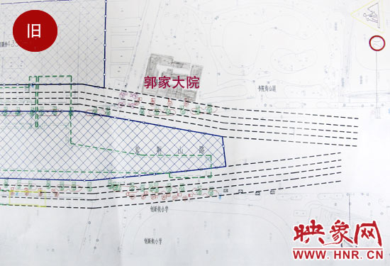 原先圖紙上顯示，在紫荊山路東側(cè)和西側(cè)，各設計了4條臨時通道。