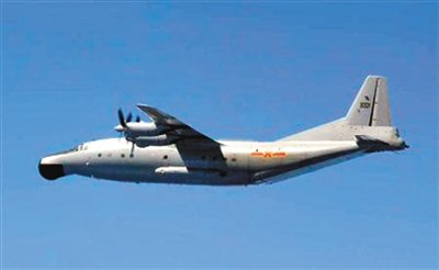 日方拍攝的飛越?jīng)_繩主島與宮古島之間的中國(guó)預(yù)警機(jī)。