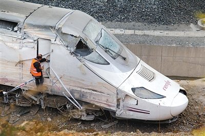 快速列車的車頭沒有受到太大損壞。
