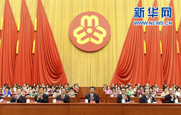 習近平、李克強、張德江、俞正聲、劉云山、王岐山、張高麗等在主席臺就座，祝賀大會召開。