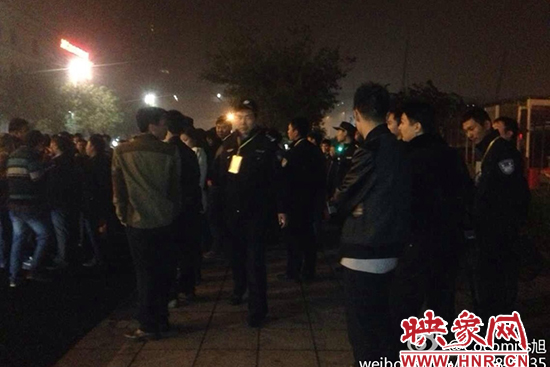 11月1日深夜，鄭州鄭東新區(qū)夜總會(huì)“皇家一號(hào)”被查處。網(wǎng)友供圖