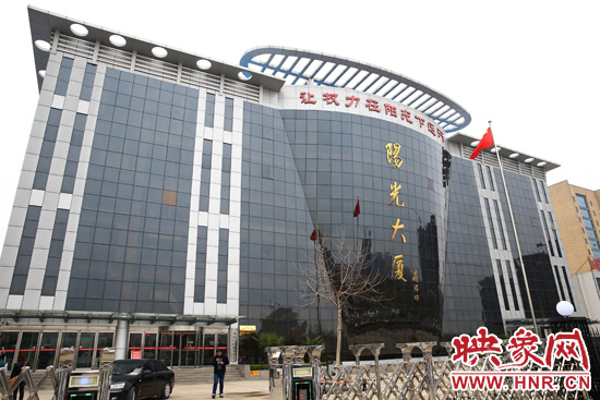 2011年4月，蘭考縣為民服務(wù)中心入住陽光大廈，目前，共有行政職能部門39個