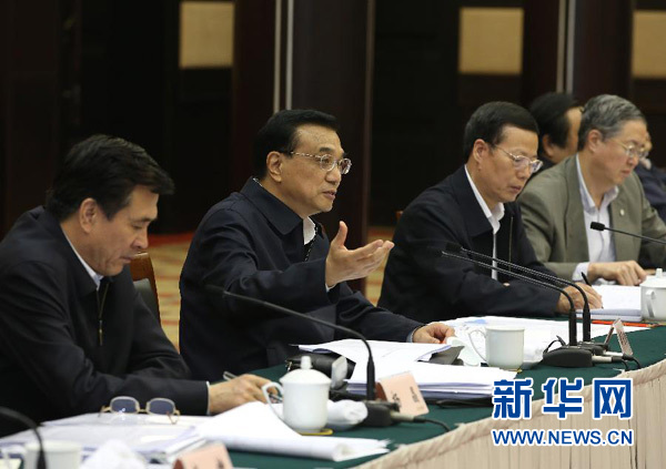 月28日，中共中央政治局常委、國務(wù)院總理李克強(qiáng)在重慶主持召開座談會