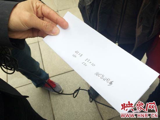 經(jīng)過初步測量，河南省人民會堂主樓的違法廣告牌面積為910平米。
