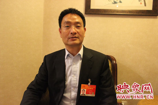全國人大代表、輝縣市張村鄉(xiāng)裴寨社區(qū)黨總支書記裴春亮