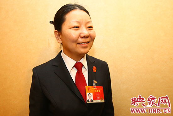 全國人大代表、河南省寶豐縣人民法院副院長、鬧店鎮(zhèn)法庭庭長朱正栩