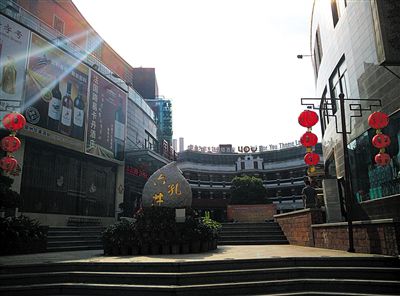 六井孔主打餐飲娛樂項目，泉州一些官員認為這與文化創(chuàng)意產(chǎn)業(yè)難有關聯(lián)。