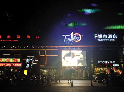 徐鋼在泉州市委書記任上將與他交往密切的商人引入泉州古城區(qū)開發(fā)文化創(chuàng)意產(chǎn)業(yè)。