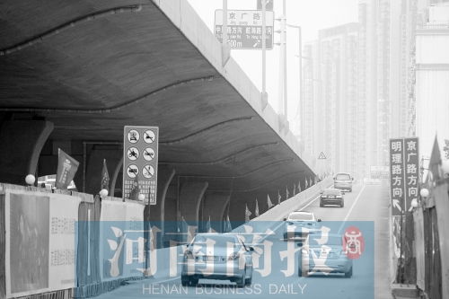 隴海路高架大學(xué)路南側(cè)西向東上橋匝道，后天就要封閉了
