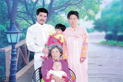 徐純合與家人合影。徐純合微博截圖