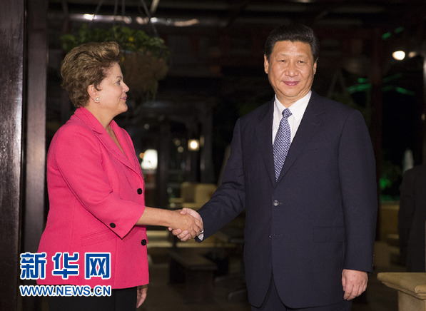 3月27日，國(guó)家主席習(xí)近平在南非德班會(huì)見(jiàn)巴西總統(tǒng)羅塞夫。新華社記者 蘭紅光 攝