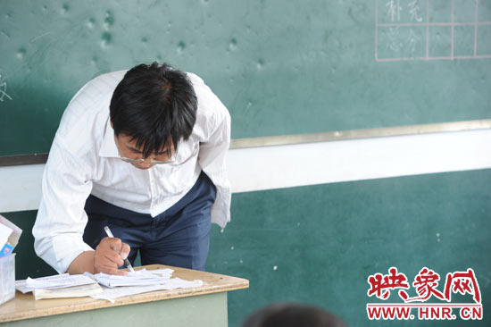 圖為王格現(xiàn)在課堂上。