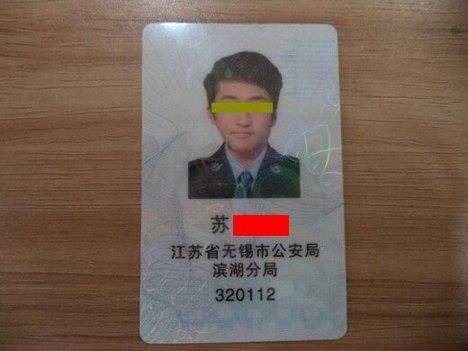 男子制作假經(jīng)查證在酒吧執(zhí)法。