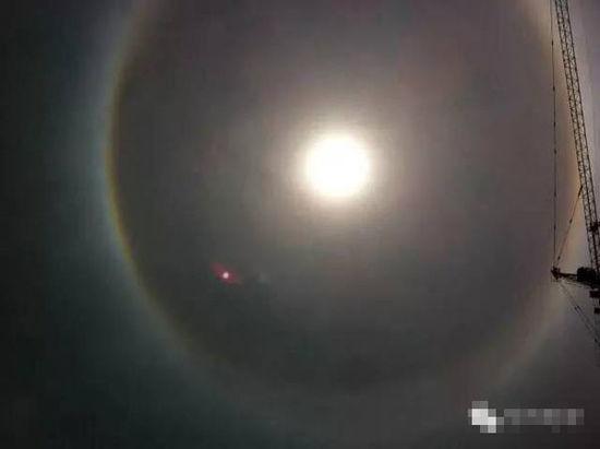 上海現(xiàn)UFO 專家稱光圈是日暈亮點或是飛行器(圖)