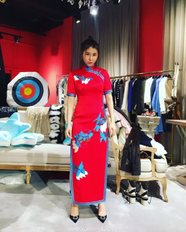 上海一女子自曝每月開(kāi)銷(xiāo)12萬(wàn),被網(wǎng)友罵上頭條！