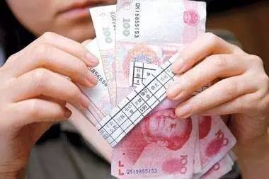 最低工資標(biāo)準(zhǔn)上調(diào)，在原最低工資標(biāo)準(zhǔn)線的勞動(dòng)者工資將提高，到手工資會跟著上漲。