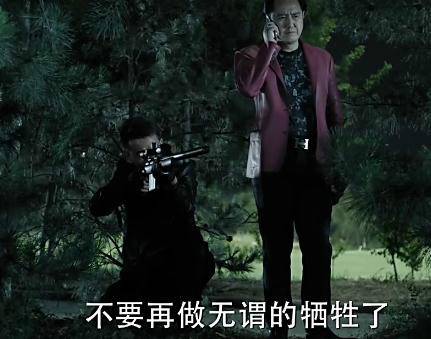 《人民的名義》原著小說(shuō)有這么一段：趙瑞龍要找殺手殺了侯亮平，結(jié)果趙瑞龍的三姐發(fā)話：侯亮平要是死了趙瑞龍也要死!這就說(shuō)明了大boss趙立春沒(méi)把握在侯死后的各方反應(yīng)中護(hù)住兒子趙瑞龍，因此，這就告訴了讀者，侯亮平的背景絕對(duì)不比趙立春差!