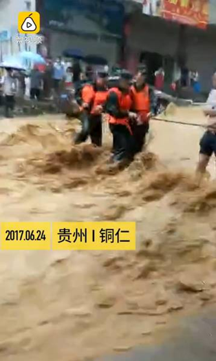圖為6月24日，貴州銅仁多個區(qū)縣遭暴雨襲擊。