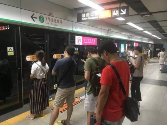 尷尬了！深圳地鐵首開女性車廂 結(jié)果塞滿男乘客
