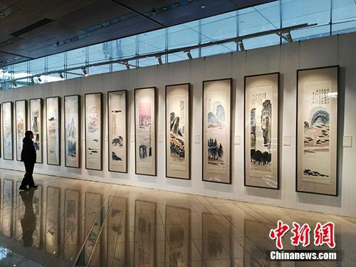 齊白石作品《山水十二條屏》在北京展出。<a target='_blank'  _fcksavedurl='http://www.chinanews.com/' _fcksavedurl='http://www.chinanews.com/' >中新網(wǎng)</a>記者 宋宇晟 攝