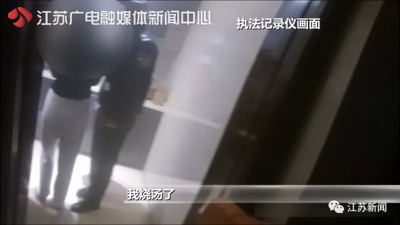 醉酒女子獨(dú)自在家干這事 醒來(lái)看見滿屋陌生人