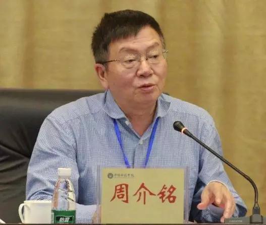 今次落馬的雷寒出生于1957年7月，其學習、工作都在重慶醫(yī)科大學。