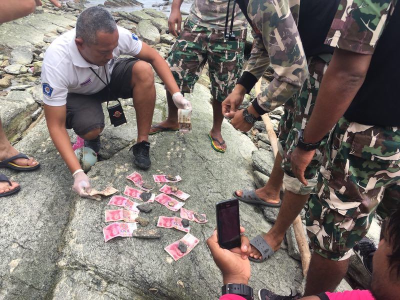  11日，泰方在打撈出的中國遇難者遺體的衣服內發(fā)現了人民幣。