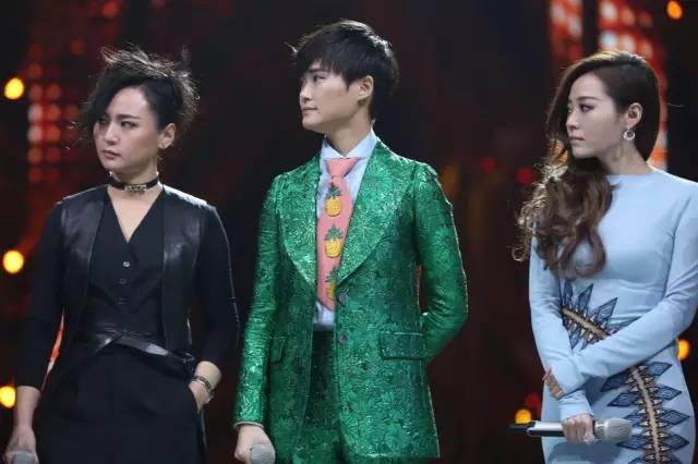李宇春、周筆暢、張靚穎湖南臺跨年晚會同框