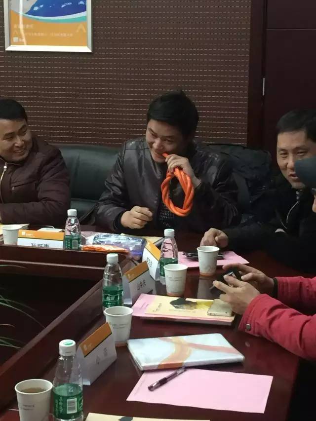 小編想問一下咬膠管的孫老師，優(yōu)質(zhì)膠管的口感如何呢？