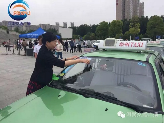省文明辦專職副主任張曼如，對愛心助考活動(dòng)的舉辦給予高度評價(jià)。