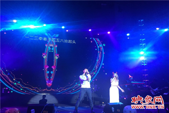丁當現(xiàn)場分享了她的代表曲目，《猜不透》全場大合唱，歌手嚴爵充分展現(xiàn)創(chuàng)作型歌手的特點。