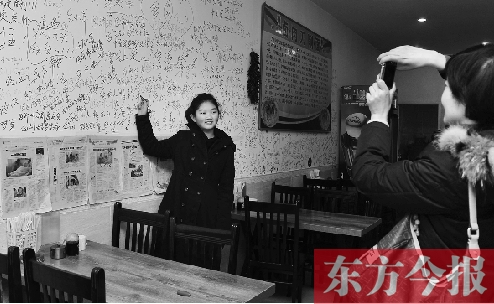 東方今報(bào)“一碗面的溫暖”還在延續(xù)，媒體和愛心人士的吃面接力熱情不減。