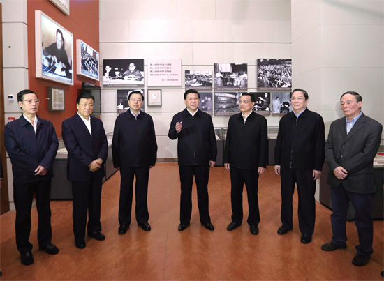 年11月29日，新一屆中共中央政治局常委到國(guó)家博物館參觀《復(fù)興之路》展覽時(shí)