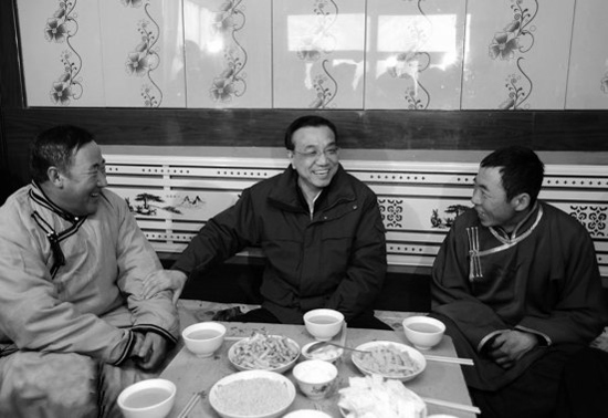今年2月4日，李克強(qiáng)來到內(nèi)蒙古興安視察，與村民們拉家常
