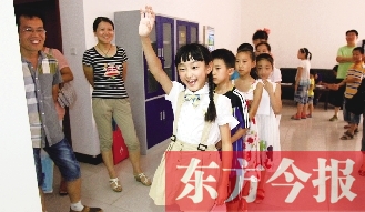 成長訓(xùn)練營面試在東方今報(bào)發(fā)行中心舉行。圖為面試現(xiàn)場