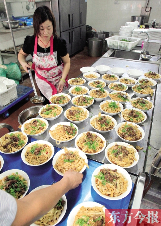 450碗面，是井小敏表達心意的途徑