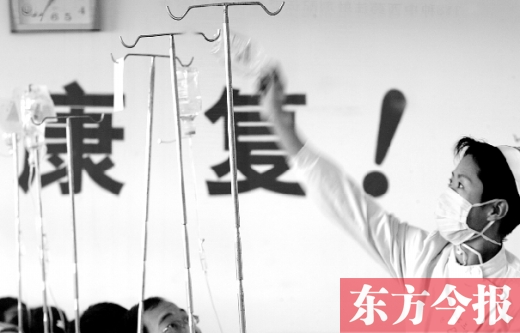 不少人嫌去醫(yī)院看病費(fèi)時(shí)費(fèi)錢，可是很多病癥并不是網(wǎng)上問問專家、自行買藥吃就能治療的