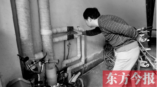 11月11日，一位市民在查看自己的熱計(jì)量表