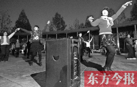 做到既讓跳舞的人有地方，又不影響他人休息，這才是化解矛盾的根本出路