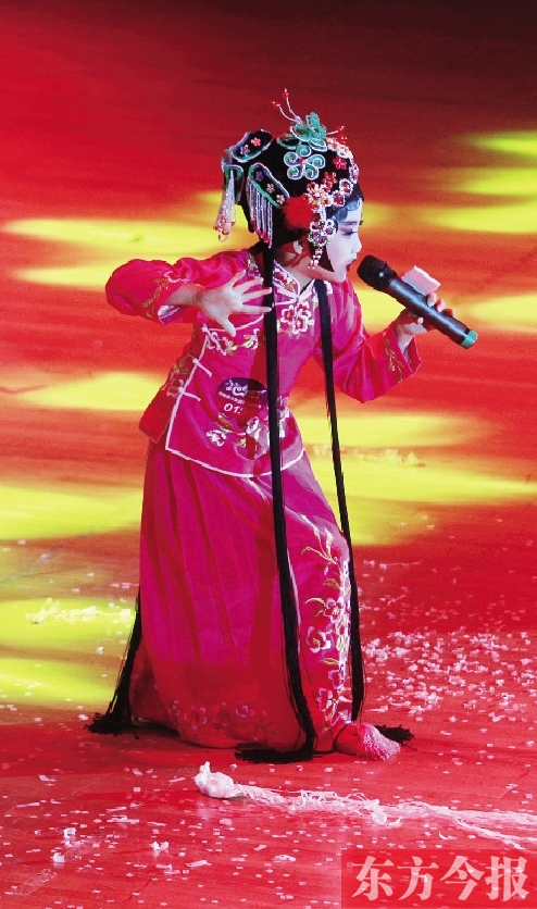 11月16日，《非常6+1》河南區(qū)總決賽現(xiàn)場，入圍選手們上演了一場精彩的比賽