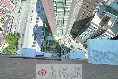 空中花園有水池有假山，還養(yǎng)有鴿子
