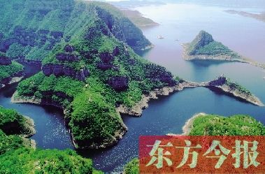碧水藍(lán)天有綠色,是濟(jì)源人生活的愿望。如今,正是因?yàn)闈?jì)源有山有水,綠樹(shù)成蔭,很多在外工作的濟(jì)源人慢慢選擇回家鄉(xiāng)買房定居。