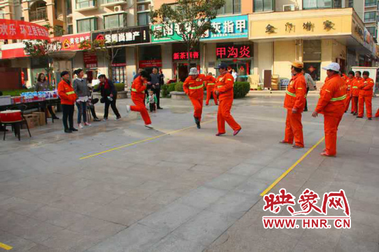 迎三八節(jié) 鄭州未來路街道辦邀請(qǐng)環(huán)衛(wèi)工舉行游藝活動(dòng)