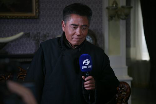 陳寶國接受河南衛(wèi)視專訪。