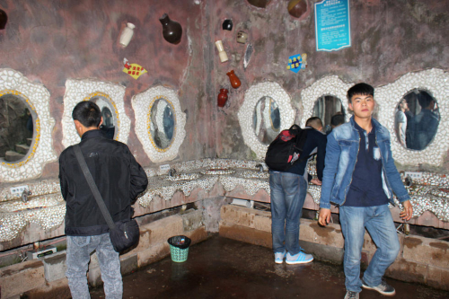 重慶現(xiàn)“最牛廁所” 重慶現(xiàn)“最牛廁所”