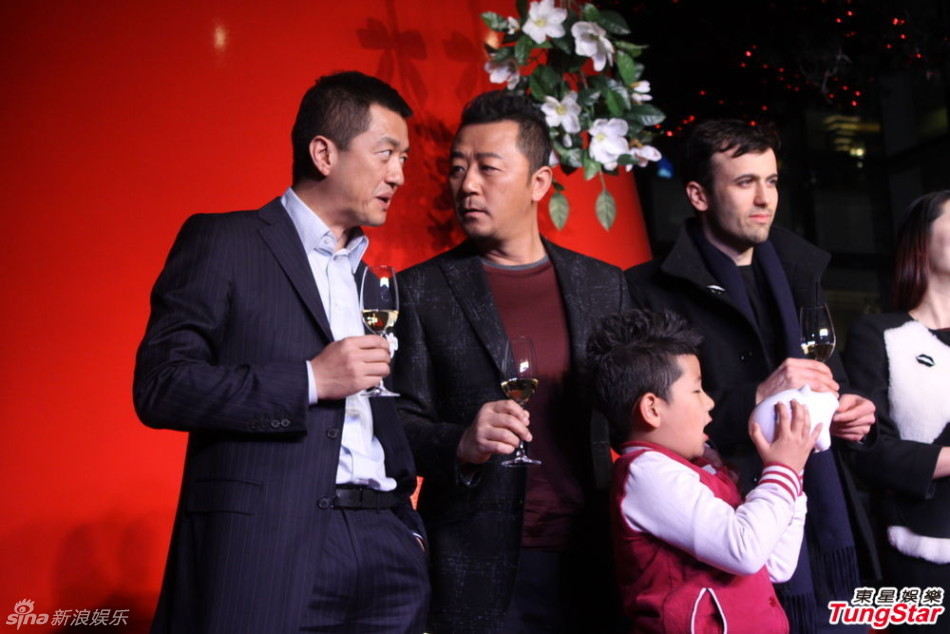 李亞鵬、郭濤父子相活動