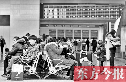 昨日，受天氣影響，多趟途經(jīng)和到達(dá)鄭州的高鐵晚點(diǎn)