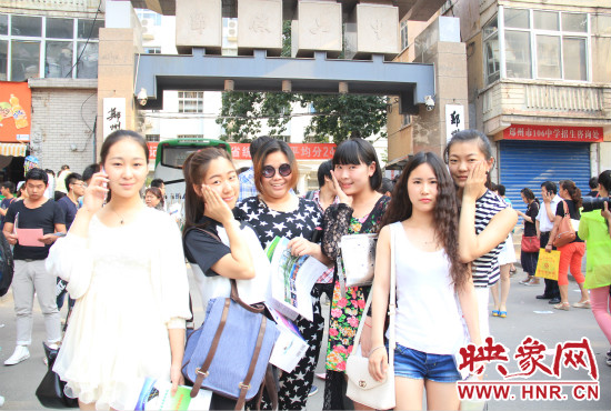 畢業(yè)和同學(xué)一起去旅行是不少考生的選擇。