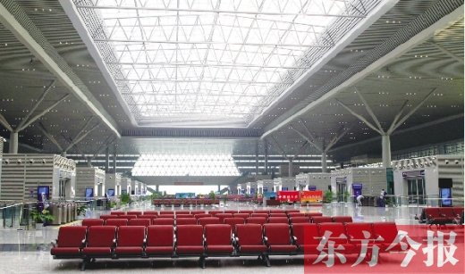 鄭州東站寬敞的候車(chē)大廳。未來(lái),鄭州南站建成后,規(guī)模將遠(yuǎn)高于鄭州東站